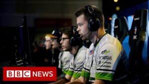 Microsoft to buy Call of Duty maker Activision Blizzard in $70bn deal - BBC News