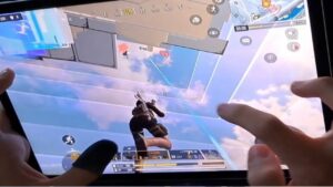 Handcam SOLO VS SQUAD GAMEPLAY | Call of Duty Mobile Battle Royale