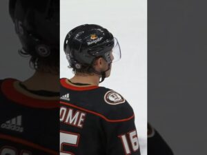 Zegras needs to improve his Call of Duty play 🎮