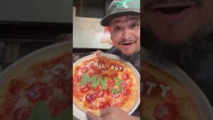Call of duty pizza #tiktokpizzaguy #pizza #pizzatime #pizzapizza #pizzalover #pizzaking #betodiaz60